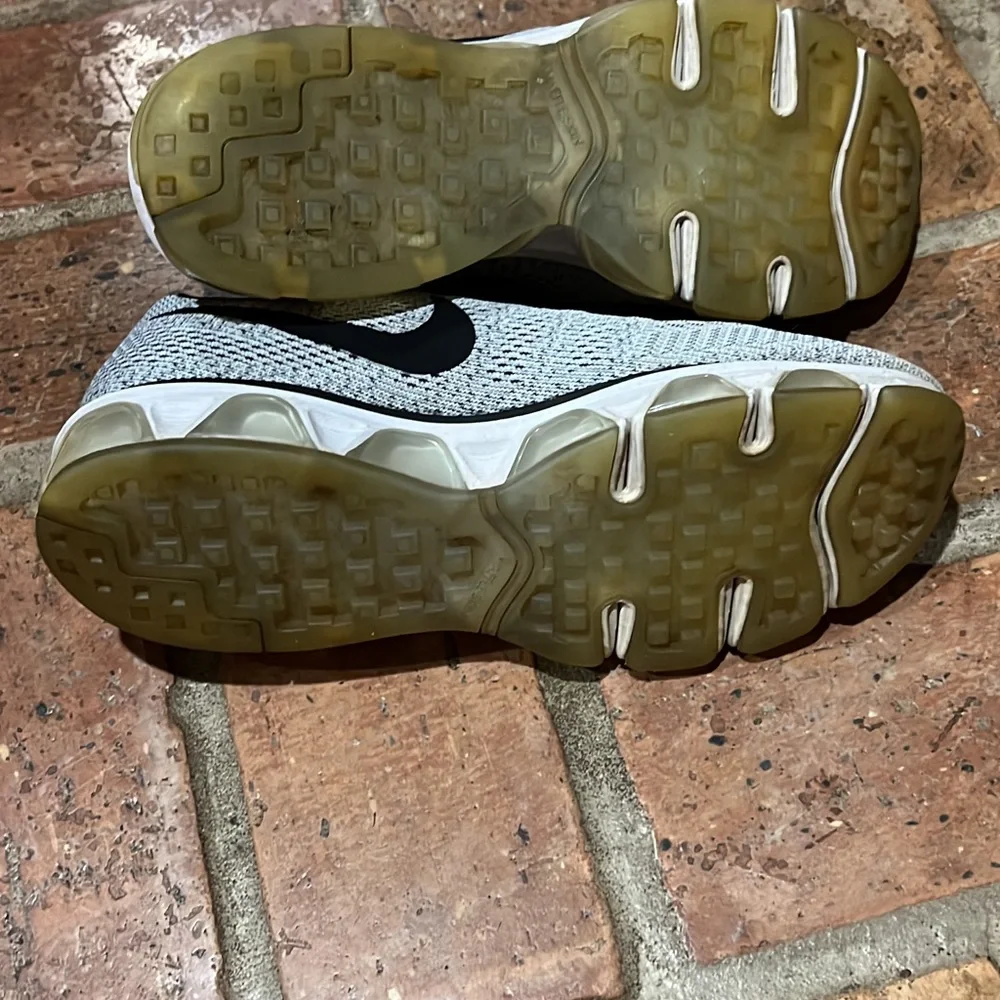 Women’s Nike Tailwind 8